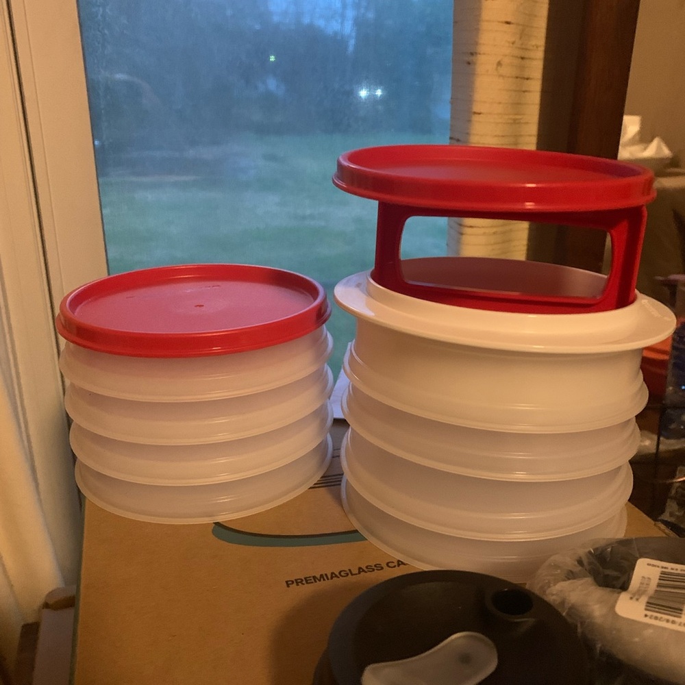 Tupperware Hamburger Press and Hamburger Keeper